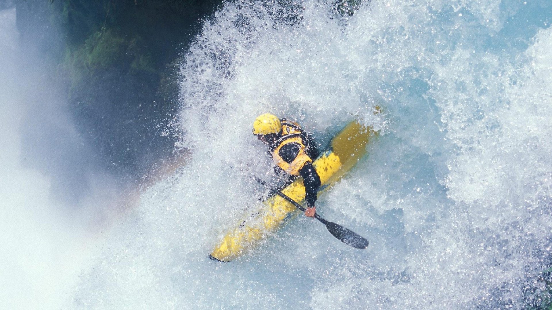 开云体育-凯恩压力下完成爆发，巴萨封锁希腊，足球场上的两种征服
